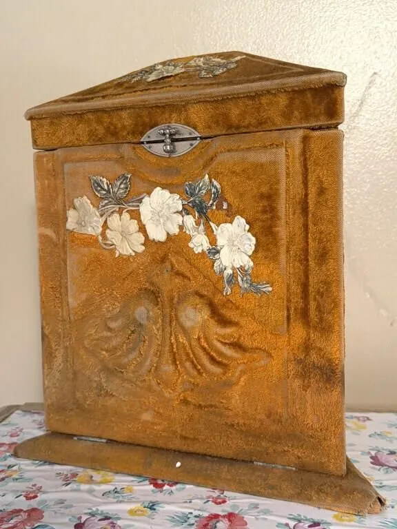 Antique Vanity Set Box
- box is 12” x 7” x 13”
