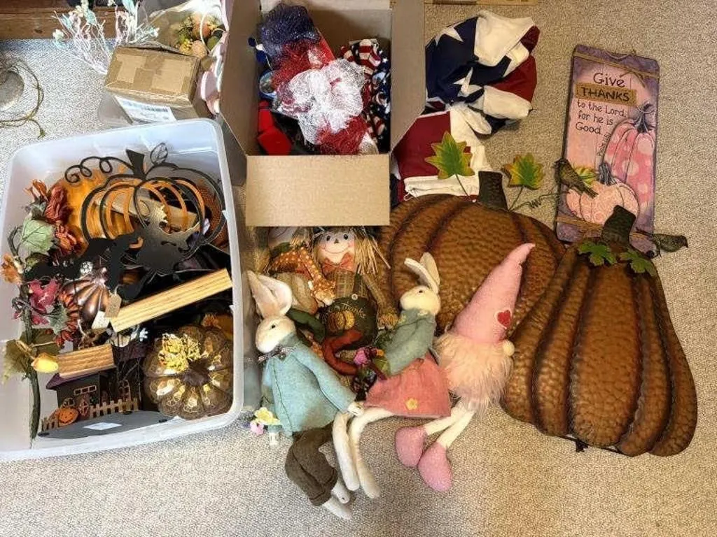 Holiday Decor : Halloween, Fall, Easter, and