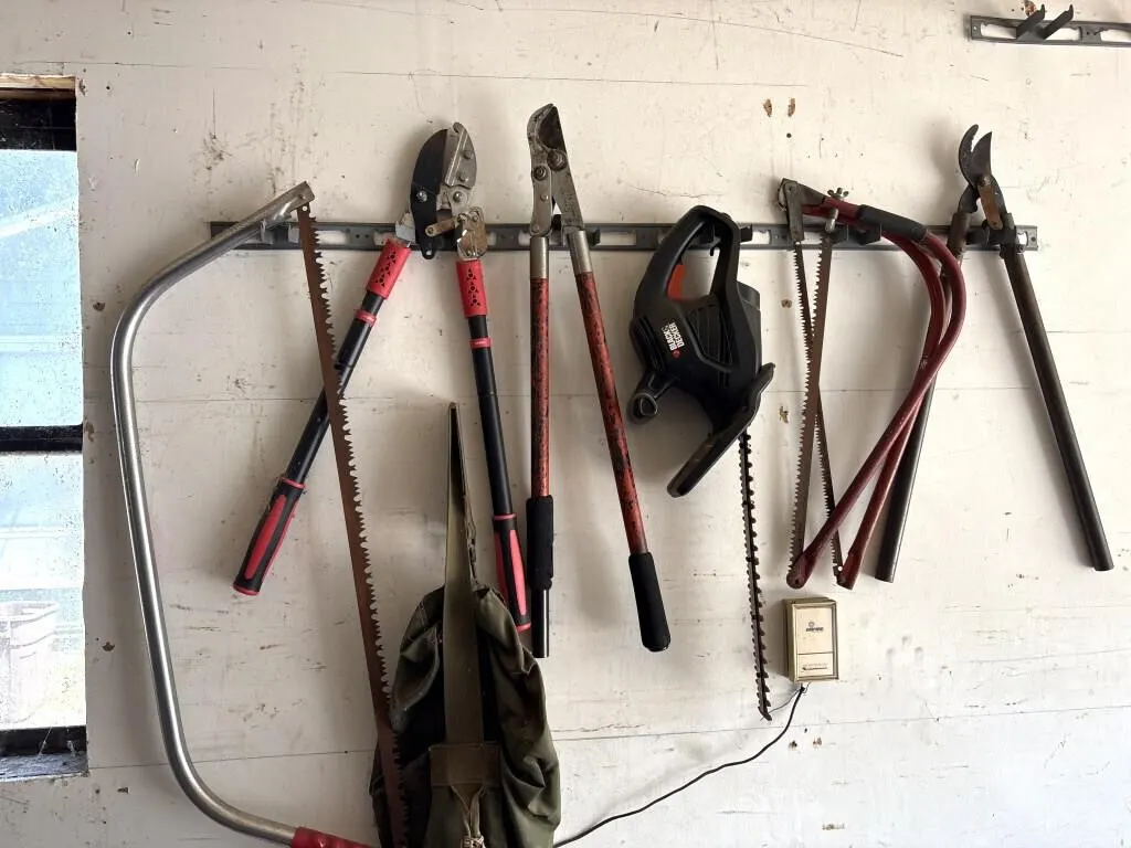 Limb Saws, Pruners, Hedge Clippers