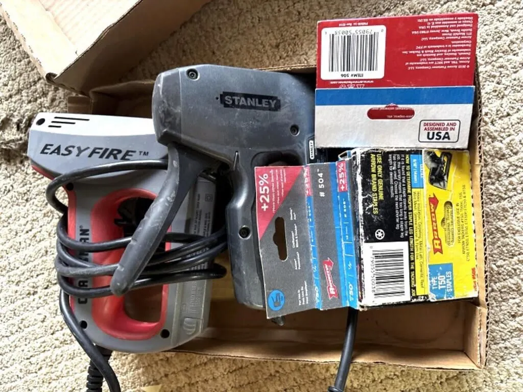 (2) Staple Guns ! Staples