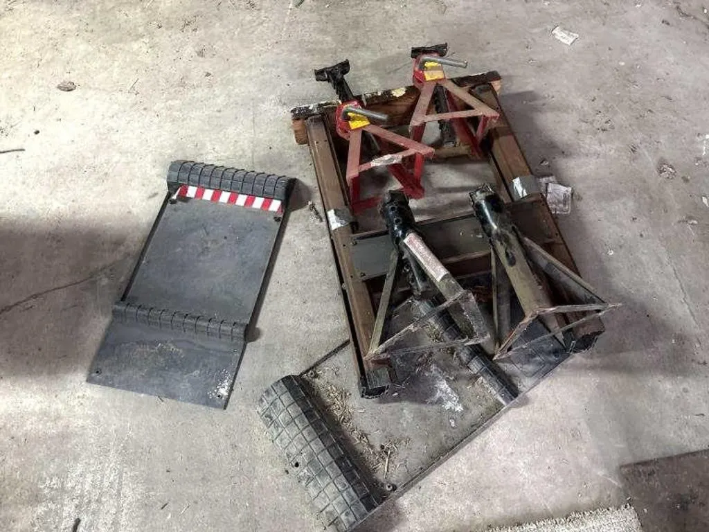 (4) Jack Stands, Parking Block Saw Horse
