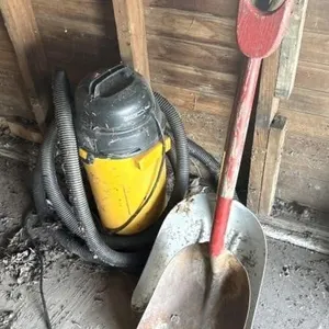 (2) Shovels Ship Vac (unknown working condition)