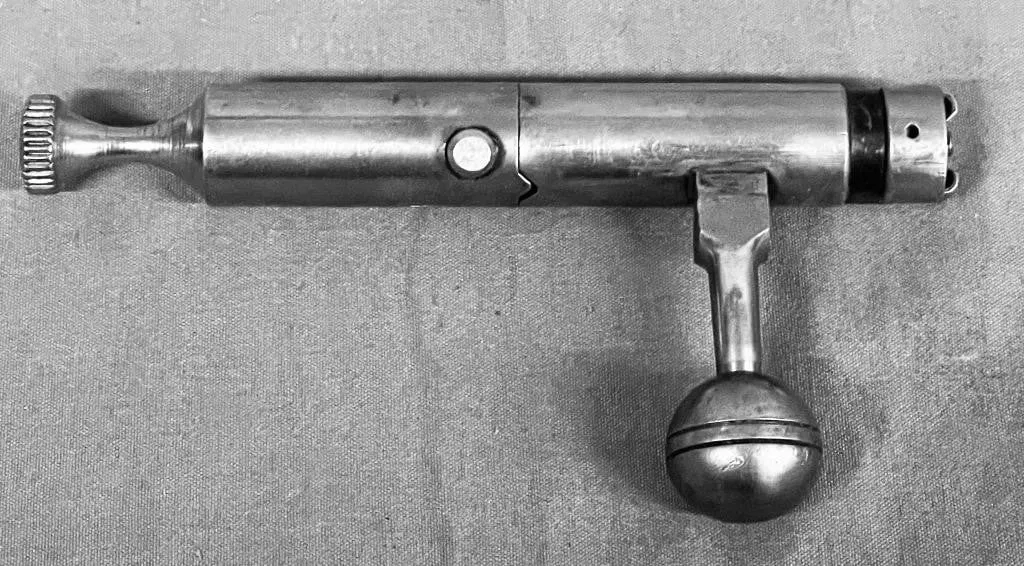 Complete bolt for Cooey models 50/600.