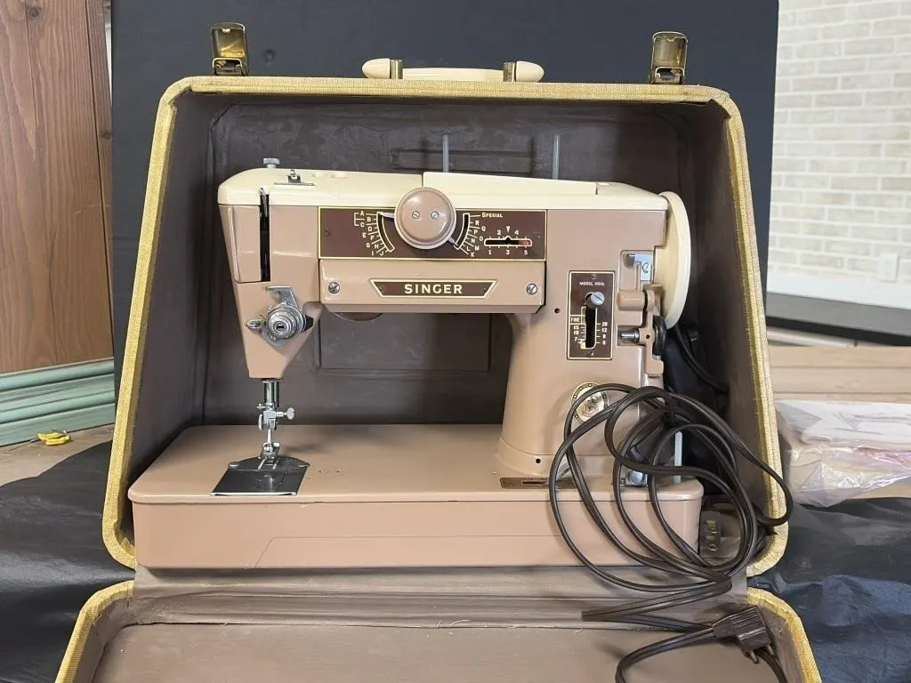 Singer 401 Sewing Machine
