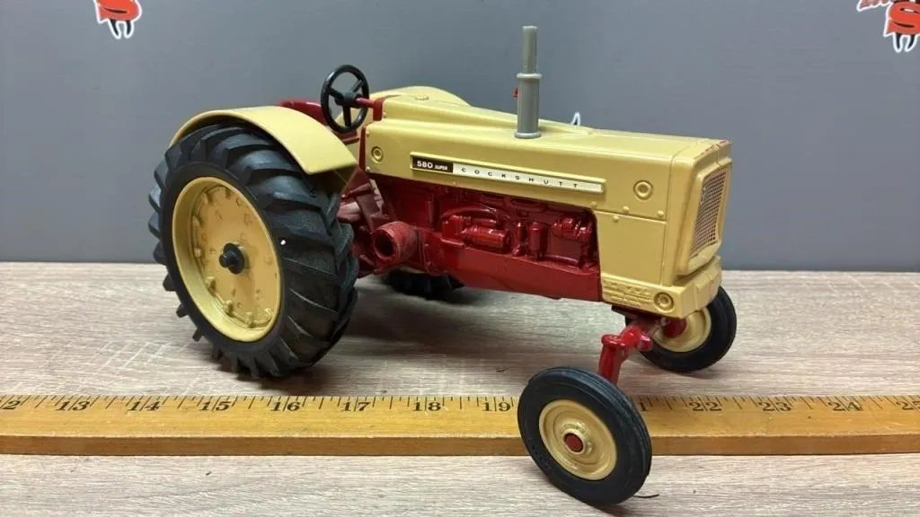 1:16 ERTL Cockshutt 580 Super Tractor.