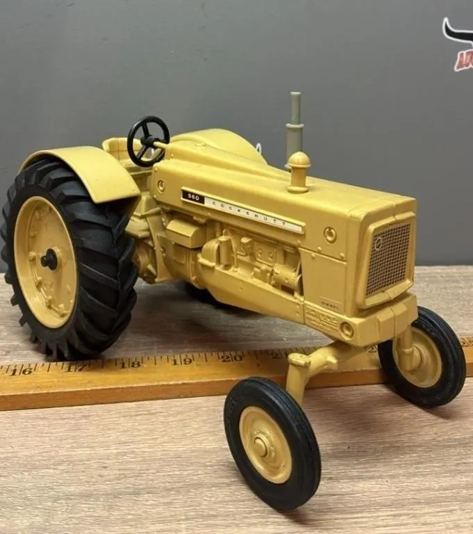 1:16 ERTL Cockshutt 560 Tractor.