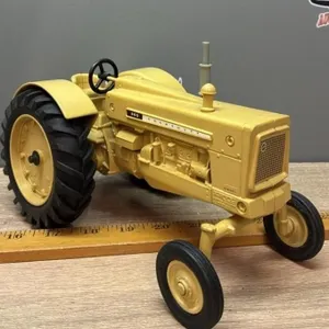 1:16 ERTL Cockshutt 560 Tractor.