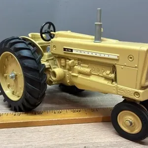 1:16 ERTL Cockshutt 570 NF Tractor.