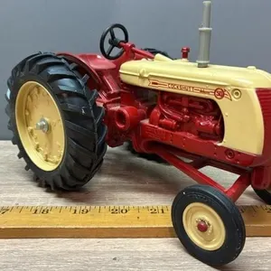 1:16 Scale Models Cockshutt Deluxe 50 Tractor.