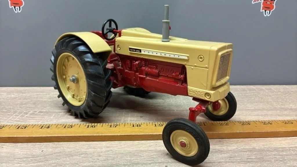 1:16 ERTL Cockshutt 570 Super Tractor.