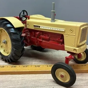 1:16 ERTL Cockshutt 570 Super Tractor.