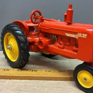 1:16 Scale Models Co-op E4 NF Tractor.