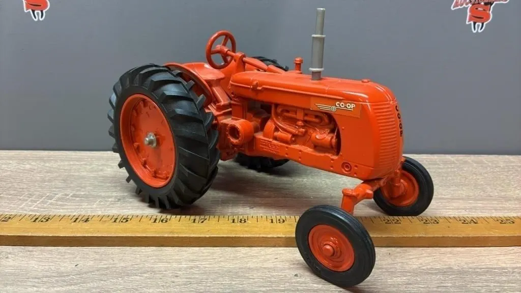 1:16 ERTL Co-op E5 Tractor.