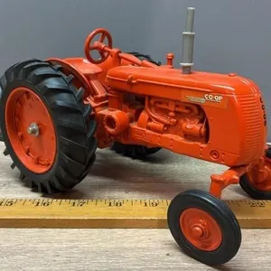1:16 ERTL Co-op E5 Tractor.