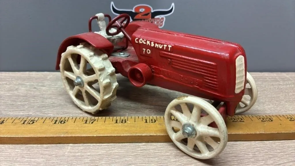 Reproduction 1:16 Cockshutt 70 Tractor w/Steel