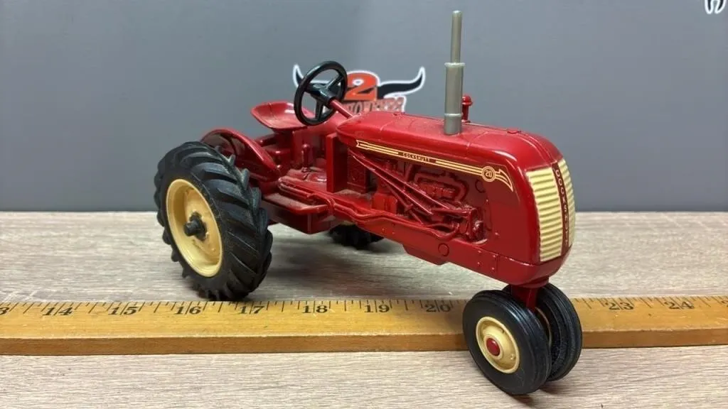 1:16 ERTL Cockshutt 20 NF Tractor.