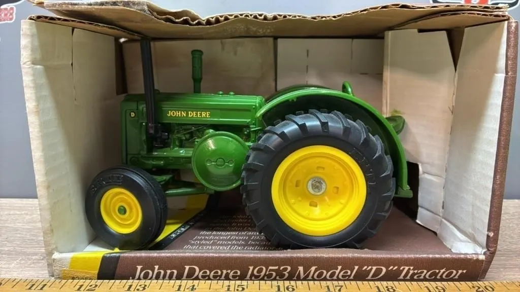 1:16 ERTL John Deere 1953 Model D Tractor.