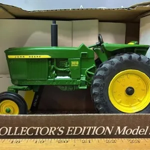 1:16 ERTL John Deere 1960 3010 Tractor.