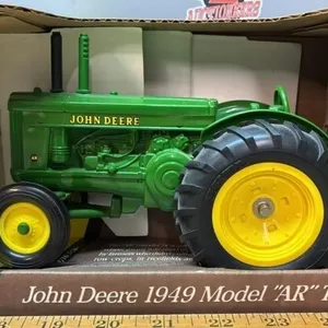 1:16 ERTL John Deere 1949 AR Tractor.