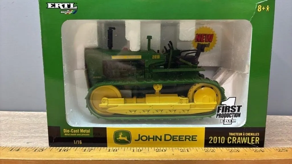 1:16 ERTL Britains John Deere 2010 Crawler.