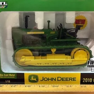1:16 ERTL Britains John Deere 2010 Crawler.