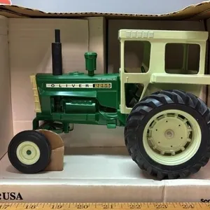 1:16 Scale Models Oliver 2255 Tractor.