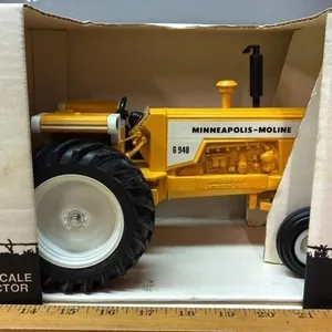 1:16 Scale Models Minneapolis Moline G940