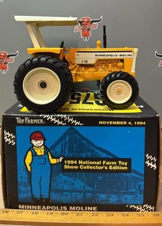 1:16 ERTL Minneapolis Moline G750 Tractor w/Dual
