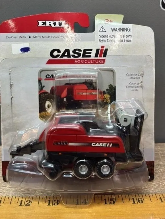 1:64 CASE LB433 Baler. *Package was Opened.