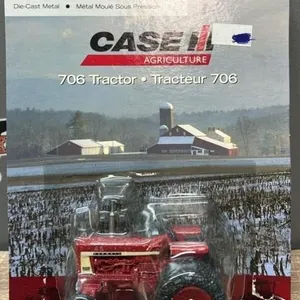 1:64 CASE IH Farmall 76 Tractor.