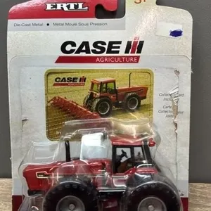 1:64 International 6388 2+2 Tractor. *Package was
