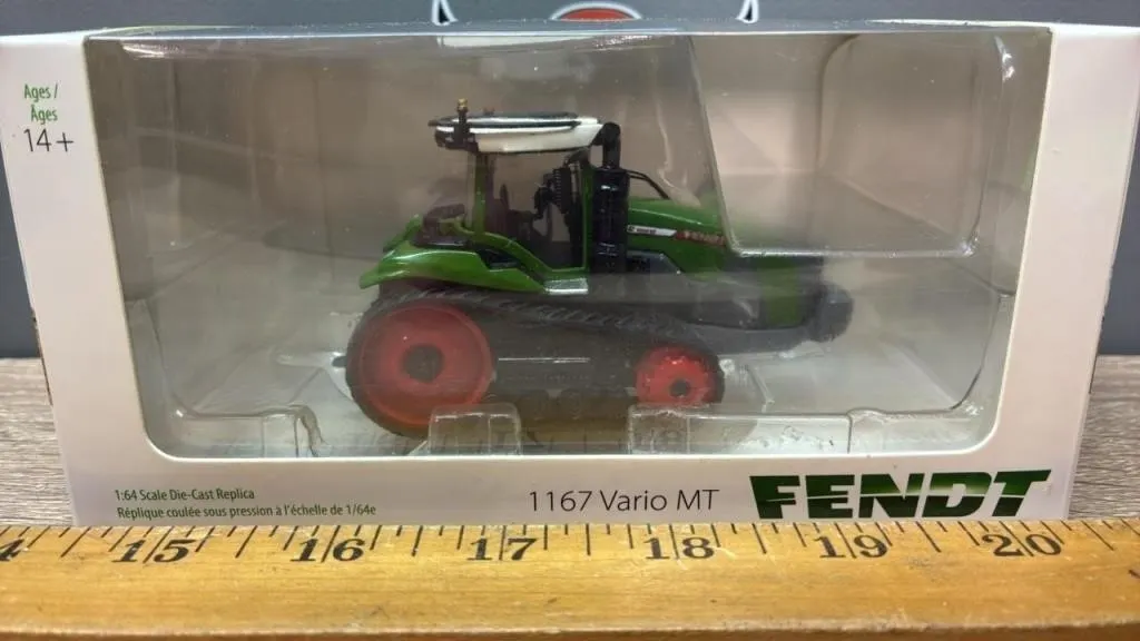 1:64 FENDT 1167 Vario MT Tractor.