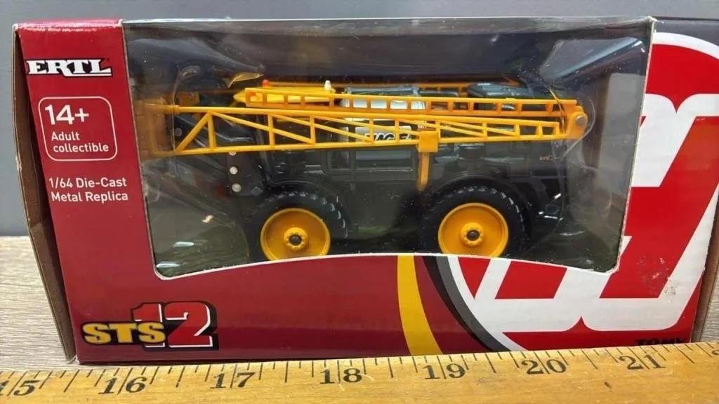 1:64 ERTL Hagie STS12 Sprayer.