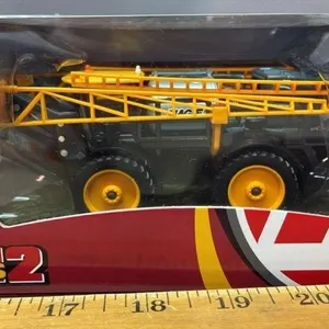 1:64 ERTL Hagie STS12 Sprayer.