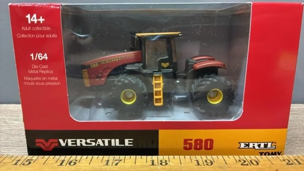 1:64 ERTL Versatile 580 Tractor.