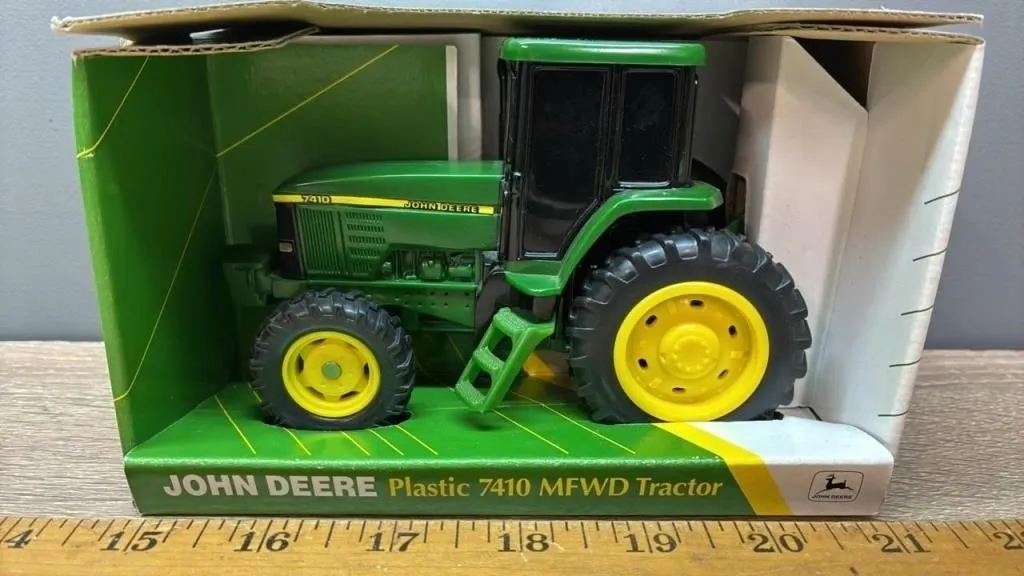 1:32 ERTL John Deere 7410 MFWD Tractor.