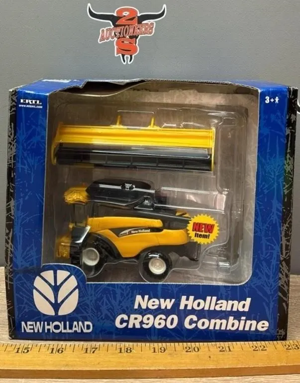 1:64 ERTL New Holland CR960 Combine. *Plastic
