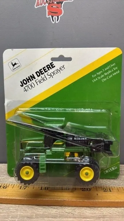 1:64 ERTL John Deere 4700 Field Sprayer.