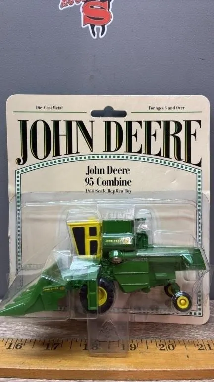 1:64 ERTL John Deere 95 Combine.
