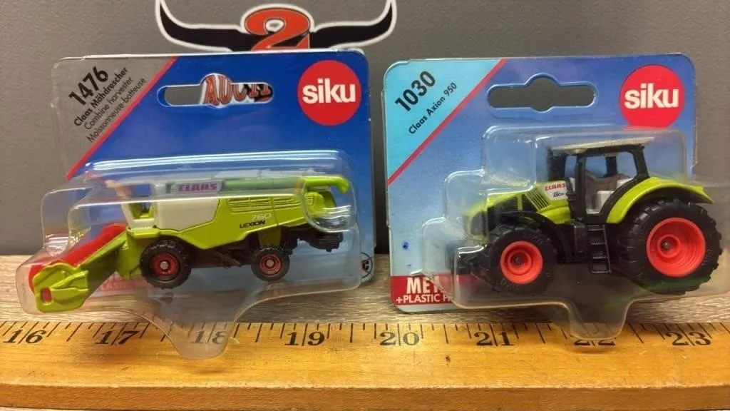1:80 Claas Combine & Tractor.