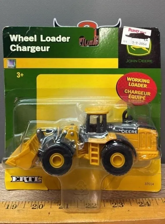 1:64 ERTL John Deere Wheel Loader.
