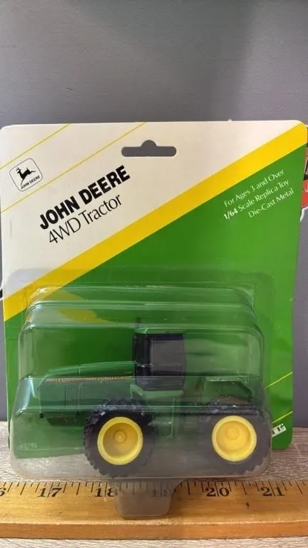 1:64 ERTL John Deere 4WD Tractor.