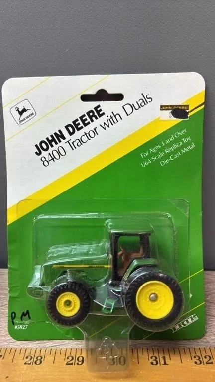 1:64 ERTL John Deere 8400 Tractor.