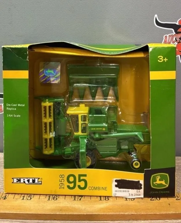 1:64 ERTL John Deere 1958 95 Combine.