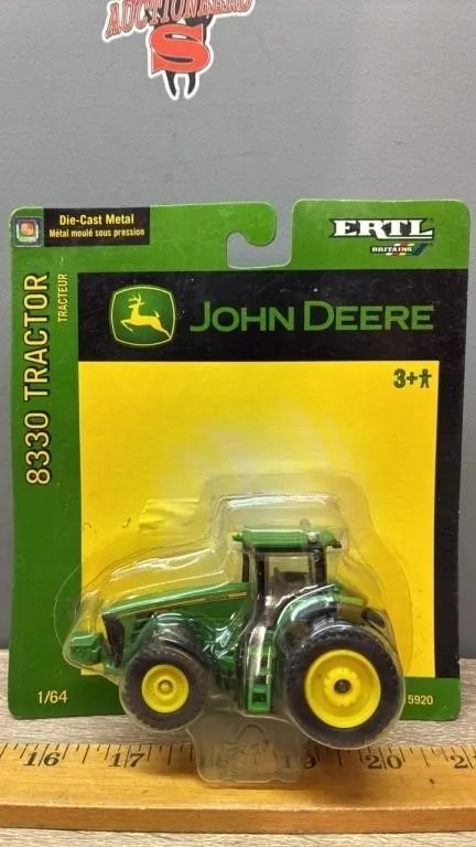 1:64 ERTL John Deere 8330 MFWD Tractor w/Duals