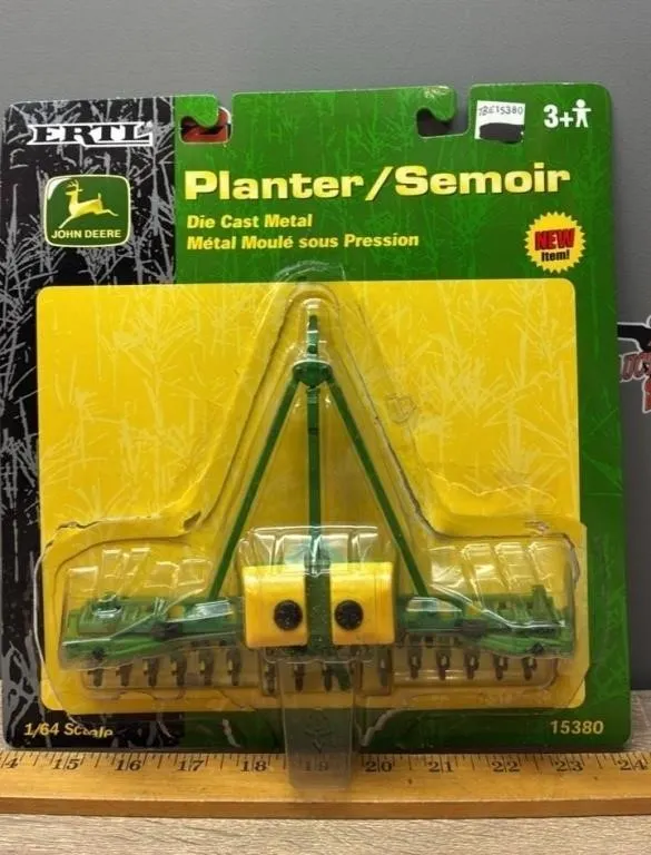 1:64 ERTL John Deere Planter. *Plastic Partly