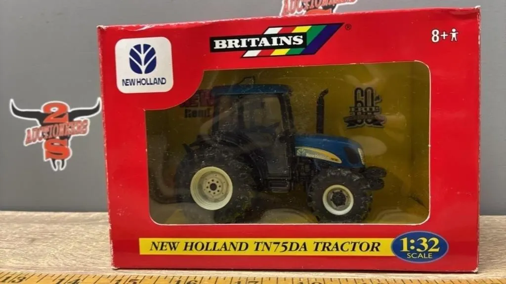 1:32 ERTL Britains New Holland TN75DA Tractor.