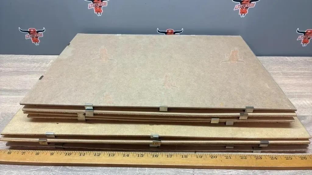 8 Lexan Clip Frames. 4, 15�x21� & 4, 19�x13�.