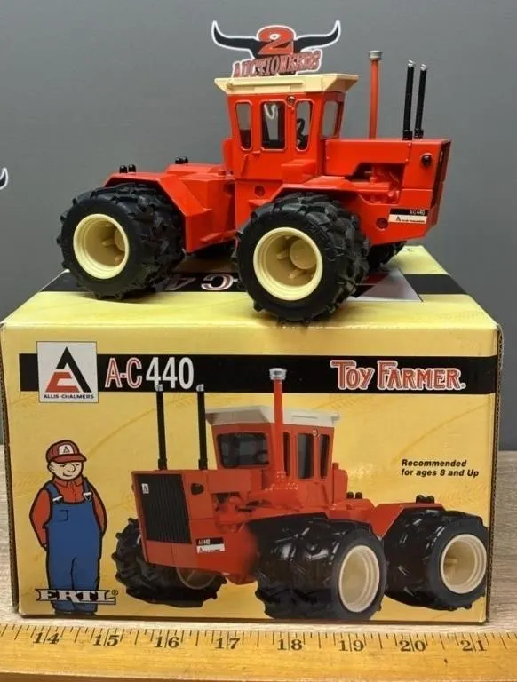 1:32 ERTL Allis Chalmers A-C440 Tractor.