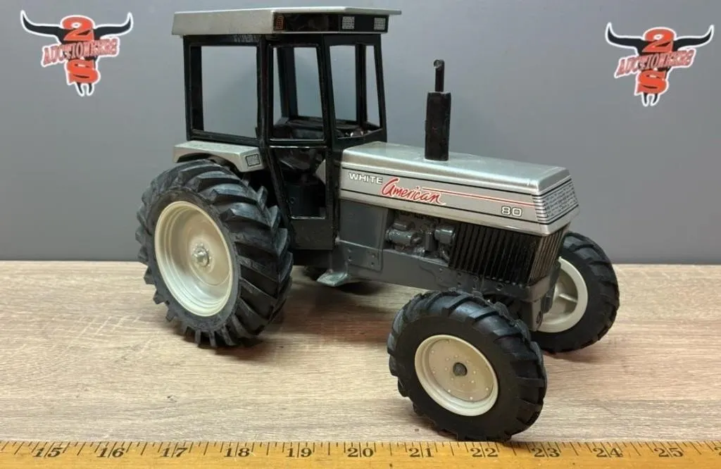 1:16 Scale Models White American 80 Tractor.
